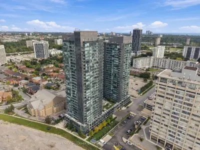 6 Sonic Way 103, Toronto, On M3c 0p1