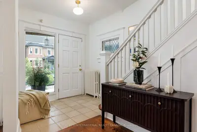 126 Hilton Avenue, Toronto, On M5r 3e7