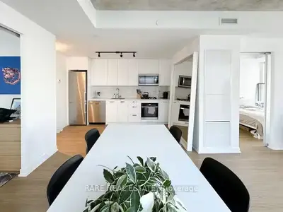 195 Mccaul Street 617, Toronto, On M5t 1w6