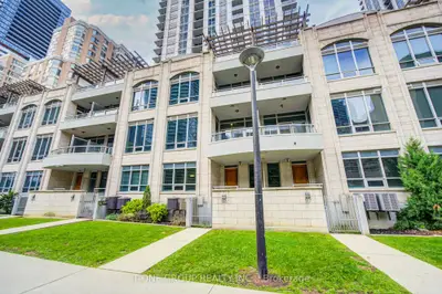761 Bay Street Th 8, Toronto, On M5g 2r2