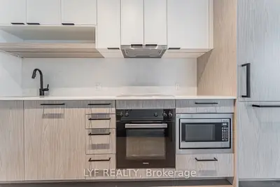 91 Montclair Avenue 826, Toronto, On M5p 0b1