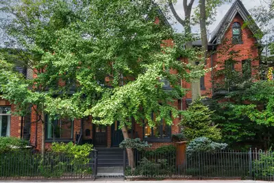 140 Spruce Street, Toronto, On M5a 2j5