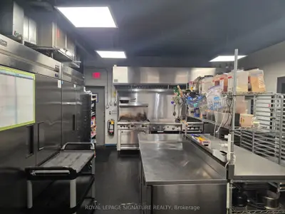 396 Queen Street E, Toronto, On M5a 1t3