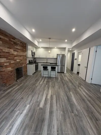 215 Jarvis Street 4, Toronto, On M5b 2c1