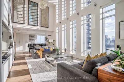 8 Colborne Street Ph2701, Toronto, On M5e 1a1