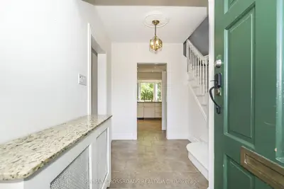 19 Strathgowan Crescent, Toronto, On M4n 2z6