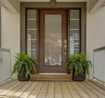 37 Johnston Avenue, Toronto, On M2n 1g9