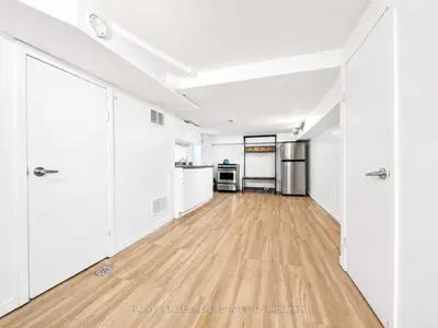 327 Howland Avenue Bsmnt, Toronto, On M5r 3c1
