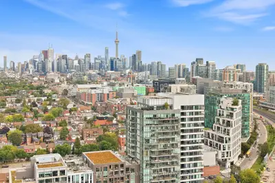 20 Minowan Miikan Lane 1303, Toronto, On M6j 0e5