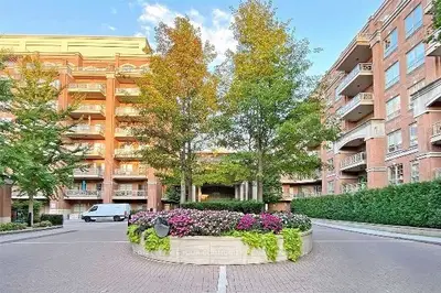 20 Burkebrook Place 610, Toronto, On M4g 0a1
