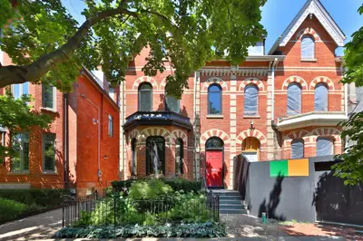 30 Elgin Avenue, Toronto, On M5r 1g6