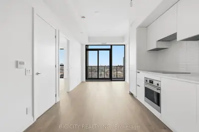 25 Frederick Todd Way 1011, Toronto, On M4g 4e8