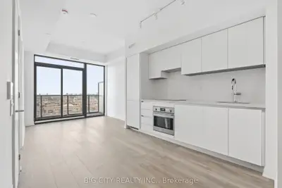 25 Frederick Todd Way 1011, Toronto, On M4g 4e8