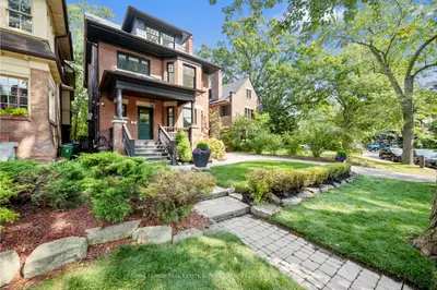 18 Castle Frank Crescent Third, Toronto, On M4w 3a3