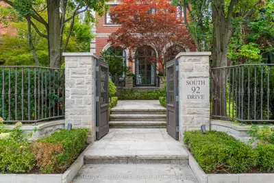 92 South Drive, Toronto, On M4w 1r6