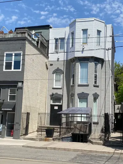206 Carlton Street 107, Toronto, On M5a 2l1
