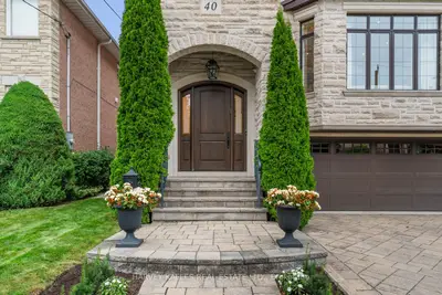 40 Sultana Avenue, Toronto, On M6a 1t1