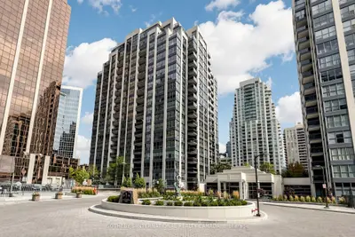 18 Hollywood Avenue 303, Toronto, On M2n 6p5