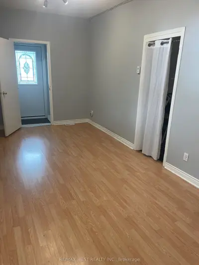 281 Howland Avenue Main Floor, Toronto, On M5r 3b8