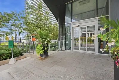 113 Mcmahon Drive Th07, Toronto, On M2k 2x9