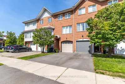 28 Rumi Crescent, Toronto, On M4a 2x6