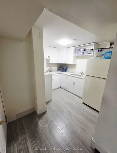 800 Davenport Road, Toronto, On M6g 2b3
