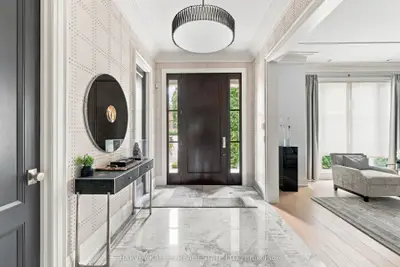 221 Dunvegan Road, Toronto, On M5p 2p3