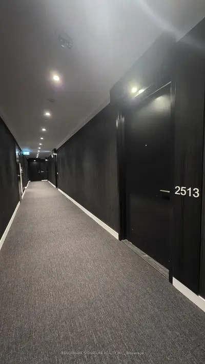 20 Edward Street 2513, Toronto, On M5g 0c5