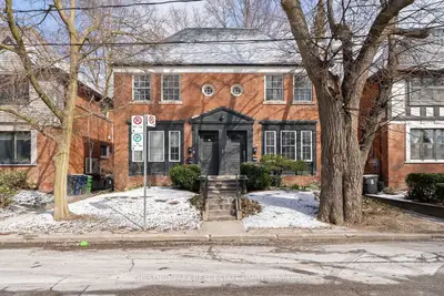 26 Strathgowan Avenue Lower, Toronto, On M4n 1b9