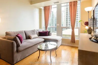 628 Fleet Street 1311, Toronto, On M5v 1a8