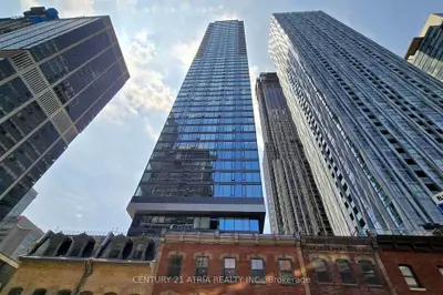 8 Cumberland Street 2403, Toronto, On M4w 0b6