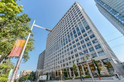 111 St Clair Avenue W 1903, Toronto, On M4v 1n5