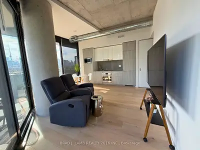 21 Lawren Harris Square 604, Toronto, On M5a 0t4
