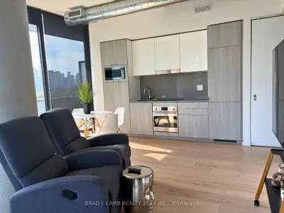 21 Lawren Harris Square 604, Toronto, On M5a 0t4