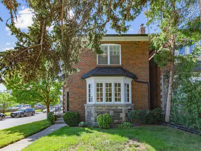 28 Castle Knock Road, Toronto, On M5n 2j4