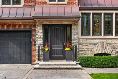 12 Millbank Avenue, Toronto, On M5p 1s3