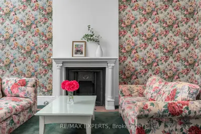 382 Bathurst Street, Toronto, On M5t 2s6
