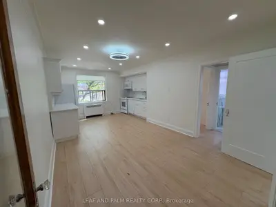 870 Millwood Road 48, Toronto, On M4g 1w6
