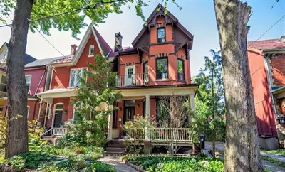 20 Sullivan Street 1, Toronto, On M5t 1b9