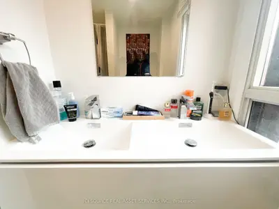 20 Sullivan Street 1, Toronto, On M5t 1b9