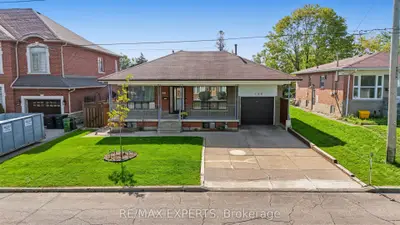 129 Sultana Avenue, Toronto, On M6a 1t6
