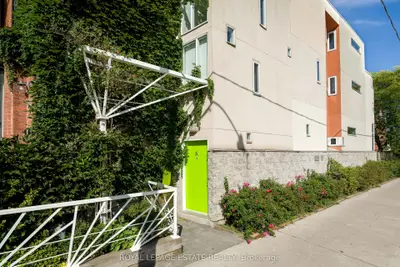 61 Seaton Street, Toronto, On M5a 2t2