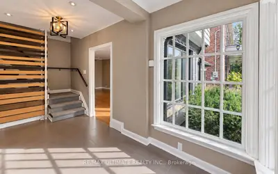 10 Noel Avenue, Toronto, On M4g 1b3
