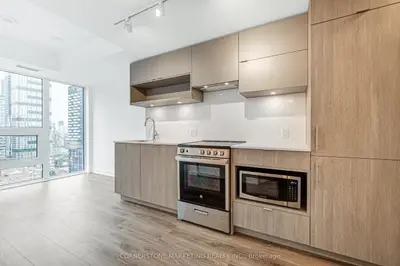 100 Queen Street E 2516, Toronto, On M5c 0b5