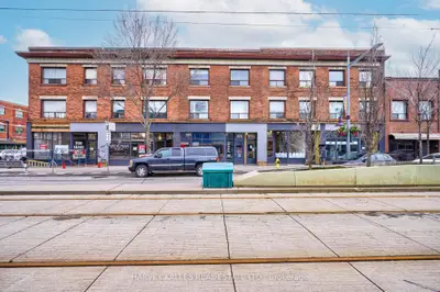 1074 St Clair Avenue W 3, Toronto, On M6e 3h3