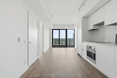 25 Frederick Todd Way 1611, Toronto, On M4g 4e8