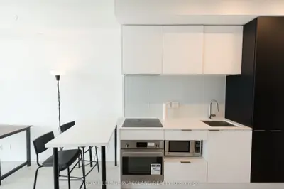 33 Helendale Avenue 2511, Toronto, On M4r 0a4