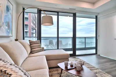 35 Parliament Street 2704, Toronto, On M5a 0z5