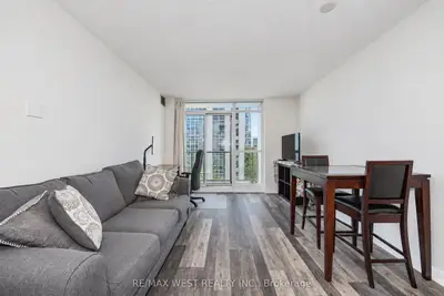 600 Fleet Street 522, Toronto, On M5v 1b7