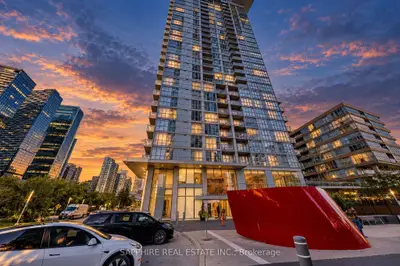 15 Iceboat Terrace 541, Toronto, On M5v 4a5